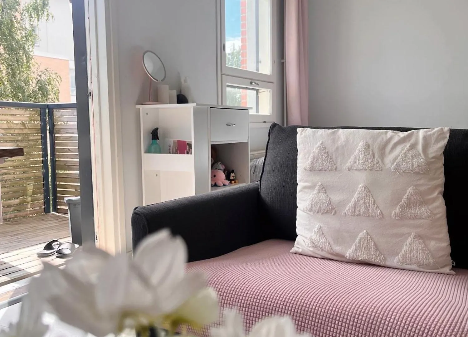 Lovely Home Next To The Metro Station And Shopping Malls - 16Mins To City Center, Convenient, Peaceful Helsinki 0*,  Finland