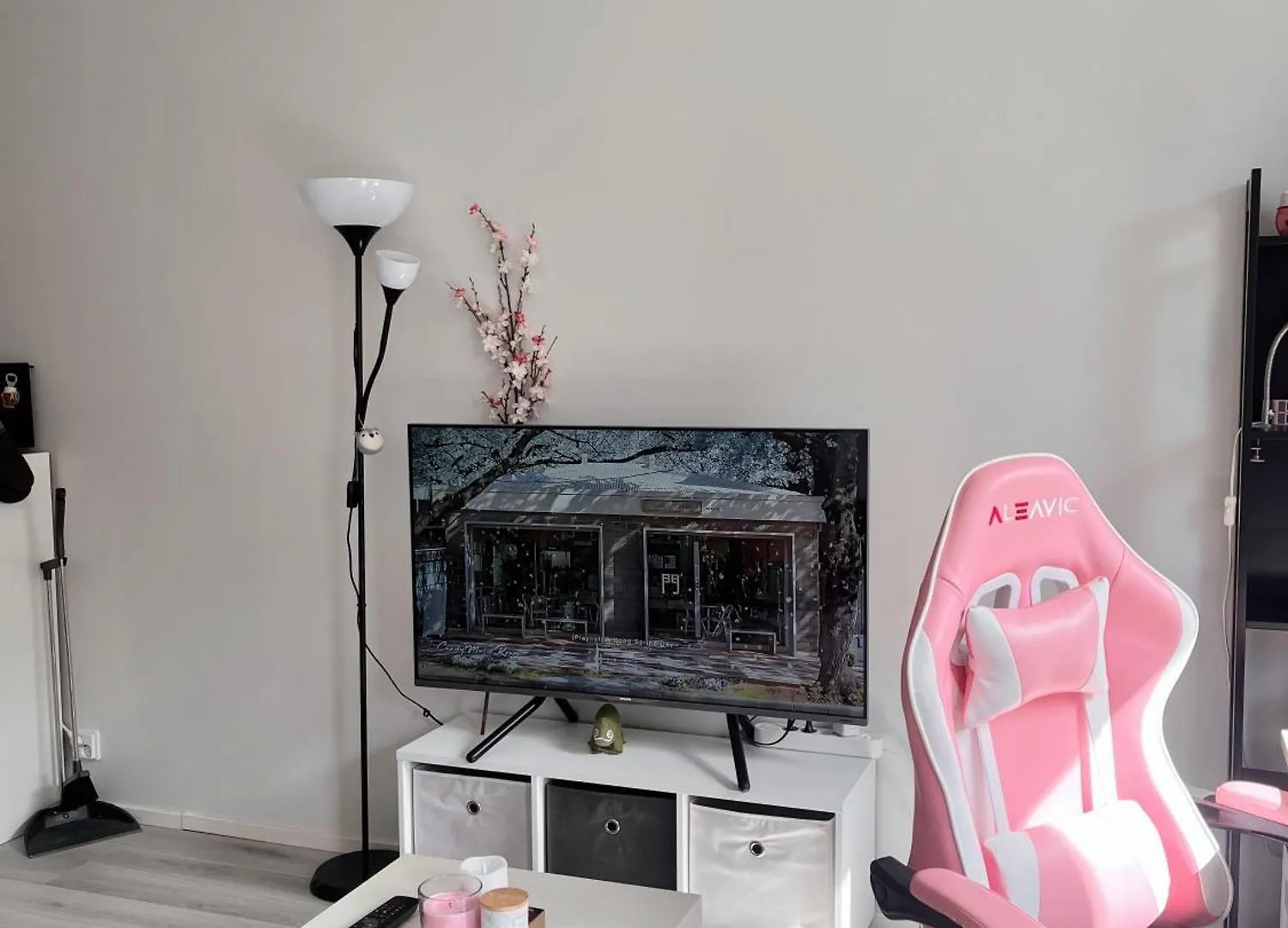 Lovely Home Next To The Metro Station And Shopping Malls - 16Mins To City Center, Convenient, Peaceful Helsinki